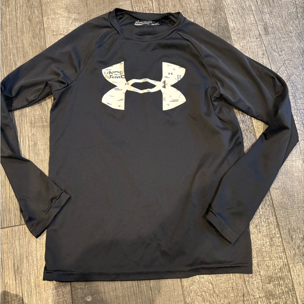 Boys under Armour loose fit long sleeve